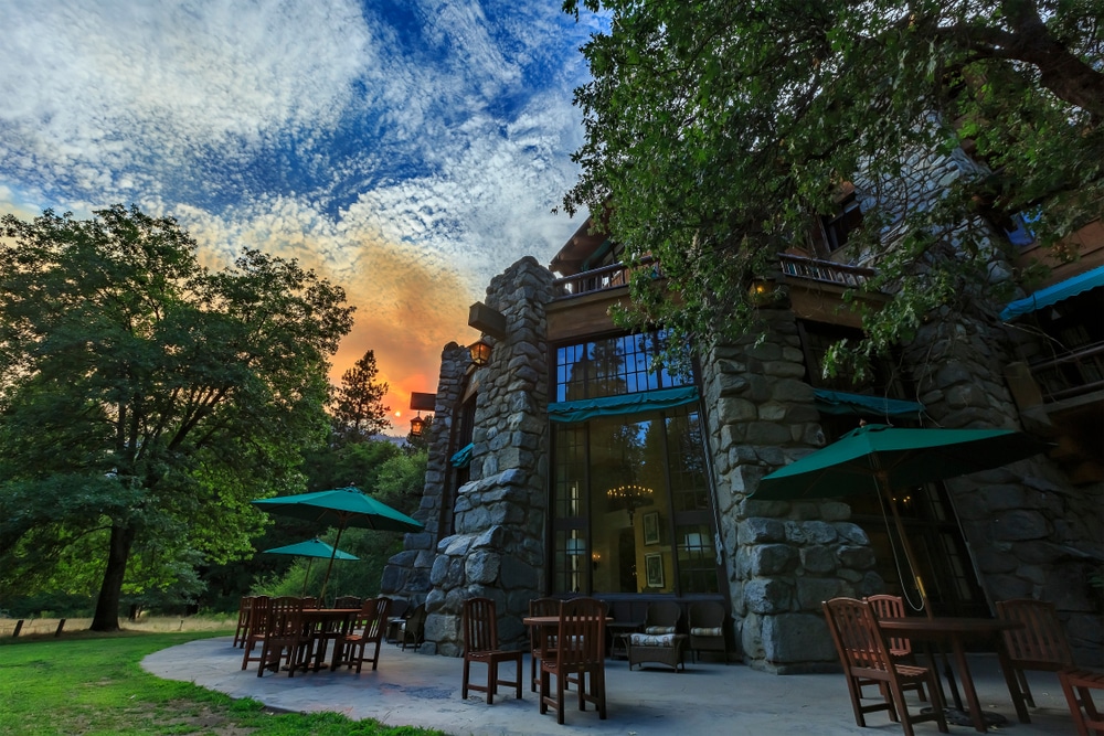 Afternoon,View,Of,The,Famous,Historical,Ahwahnee,Hotel,In,Yosemite